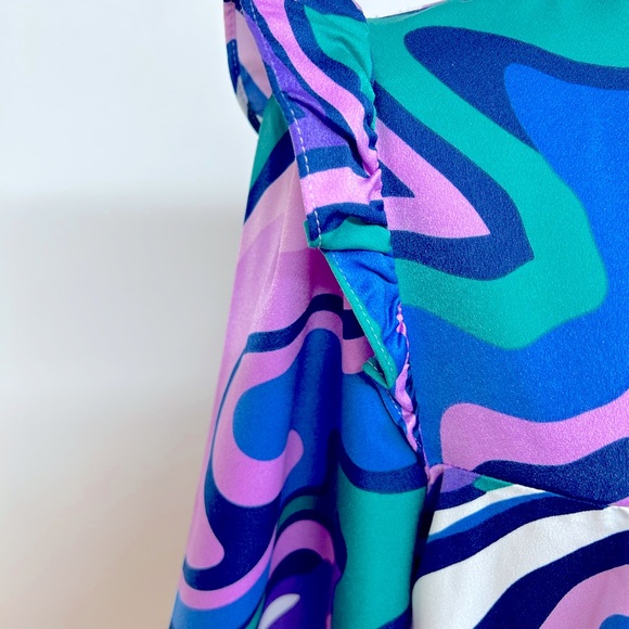Vibrant Abstract Patterned Women's Blouse - Picture 4 of 7
